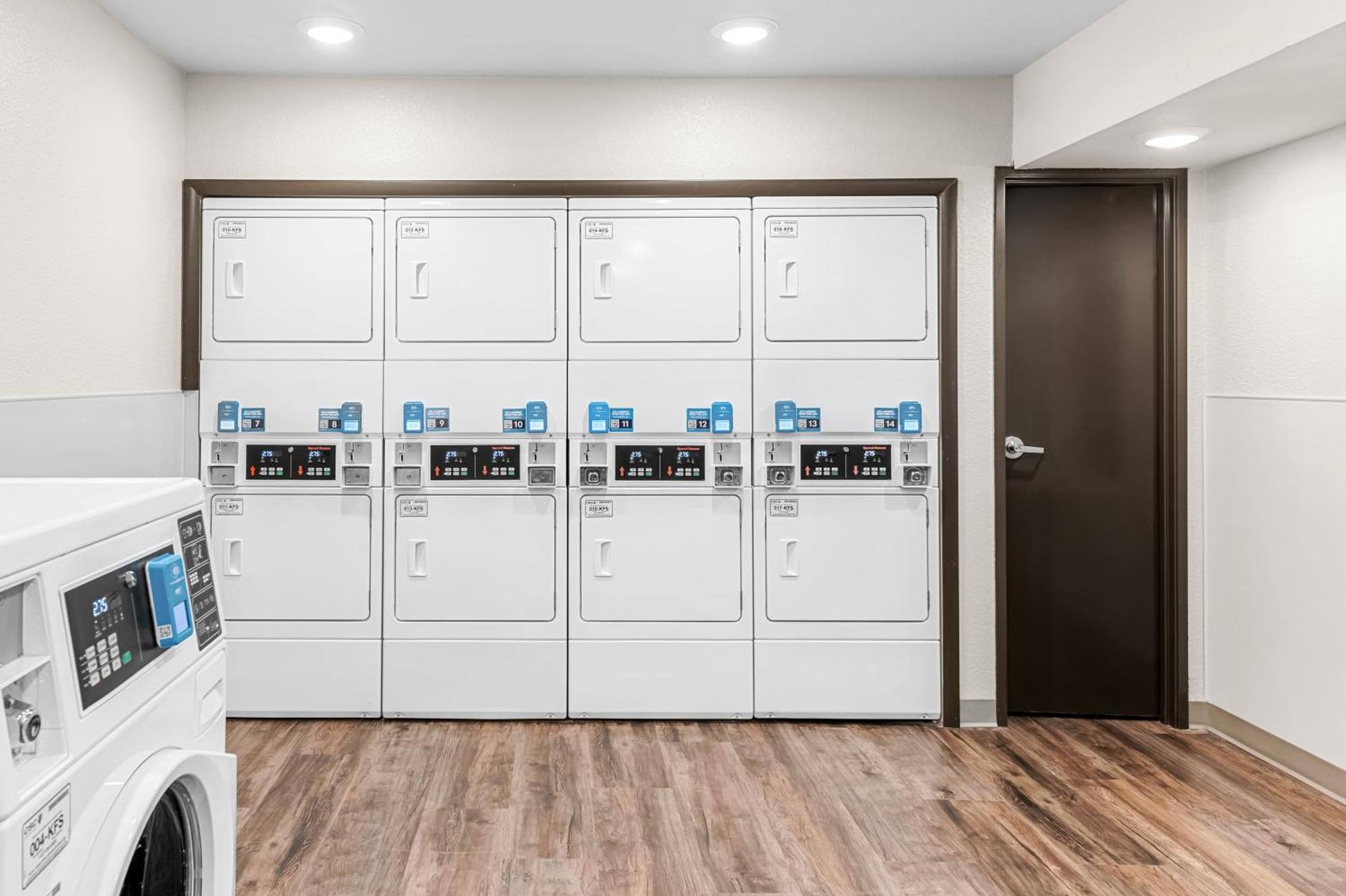 Woodspring Suites Kansas City Airport 외부 사진