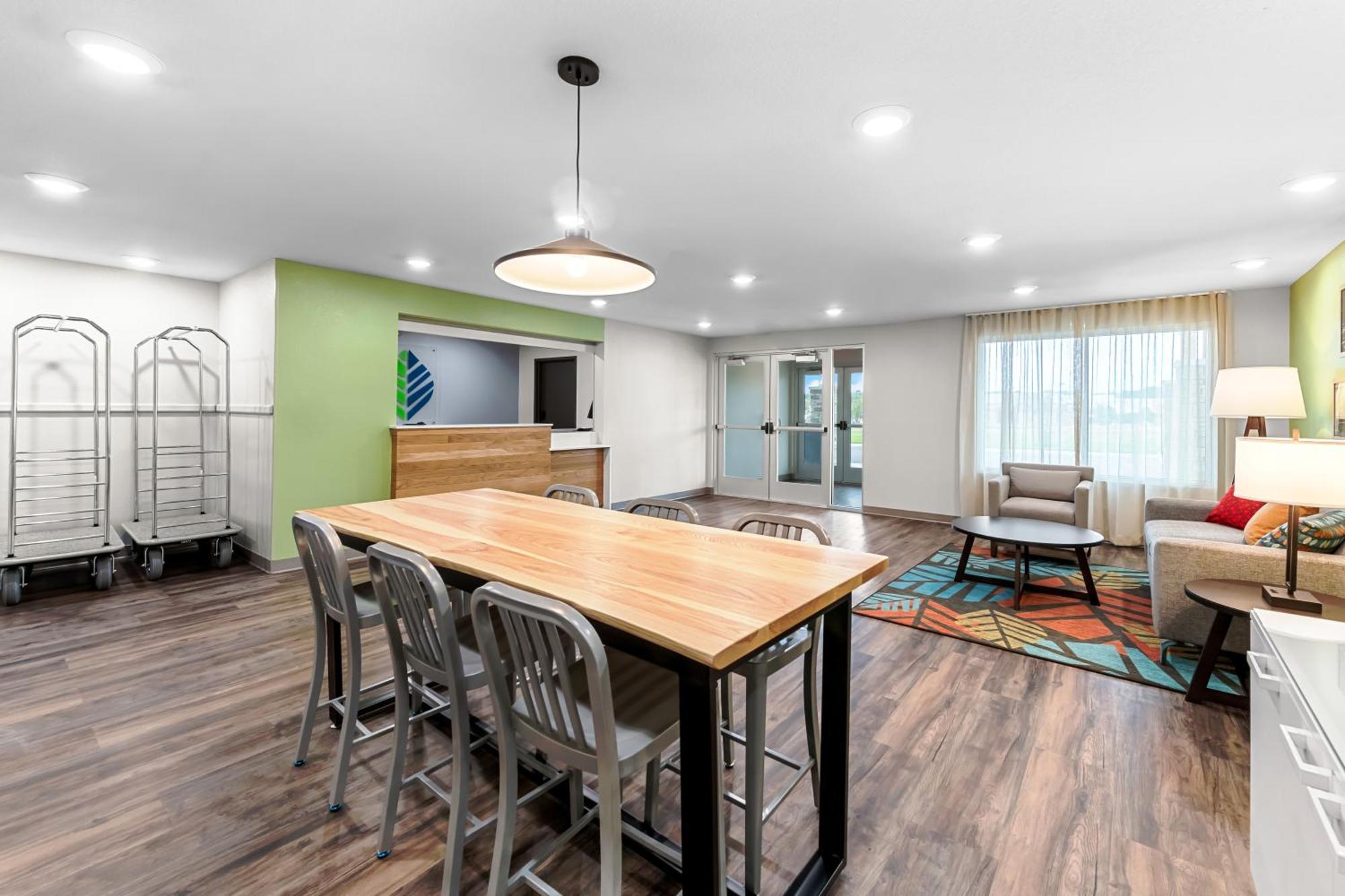 Woodspring Suites Kansas City Airport 외부 사진